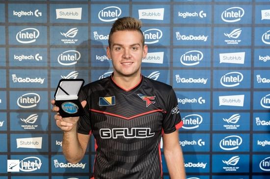 LPL夏决TOP5：Elk烬完美谢幕！劣势团战五杀逆转