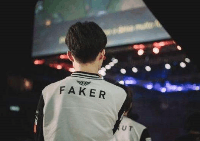 Flandre ： 我知道 Light 在比赛前生病很严重，我希望他能在比赛后好好休息。