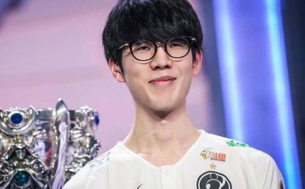 LPL夏季赛季后赛决赛：JDG 3：2 击败TES，夺得季后赛冠军